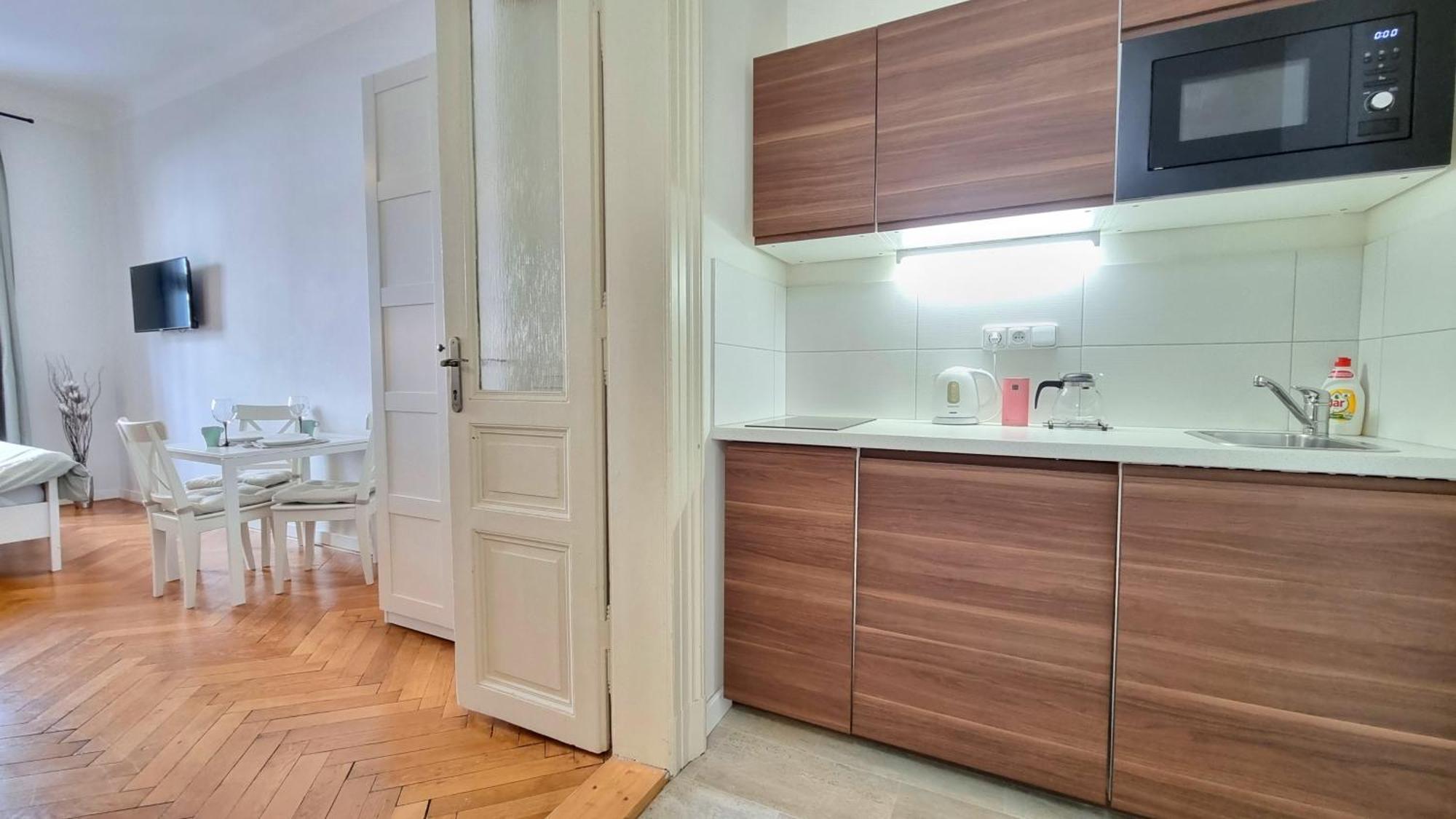 Finnem Rentals Florenc Praag Buitenkant foto