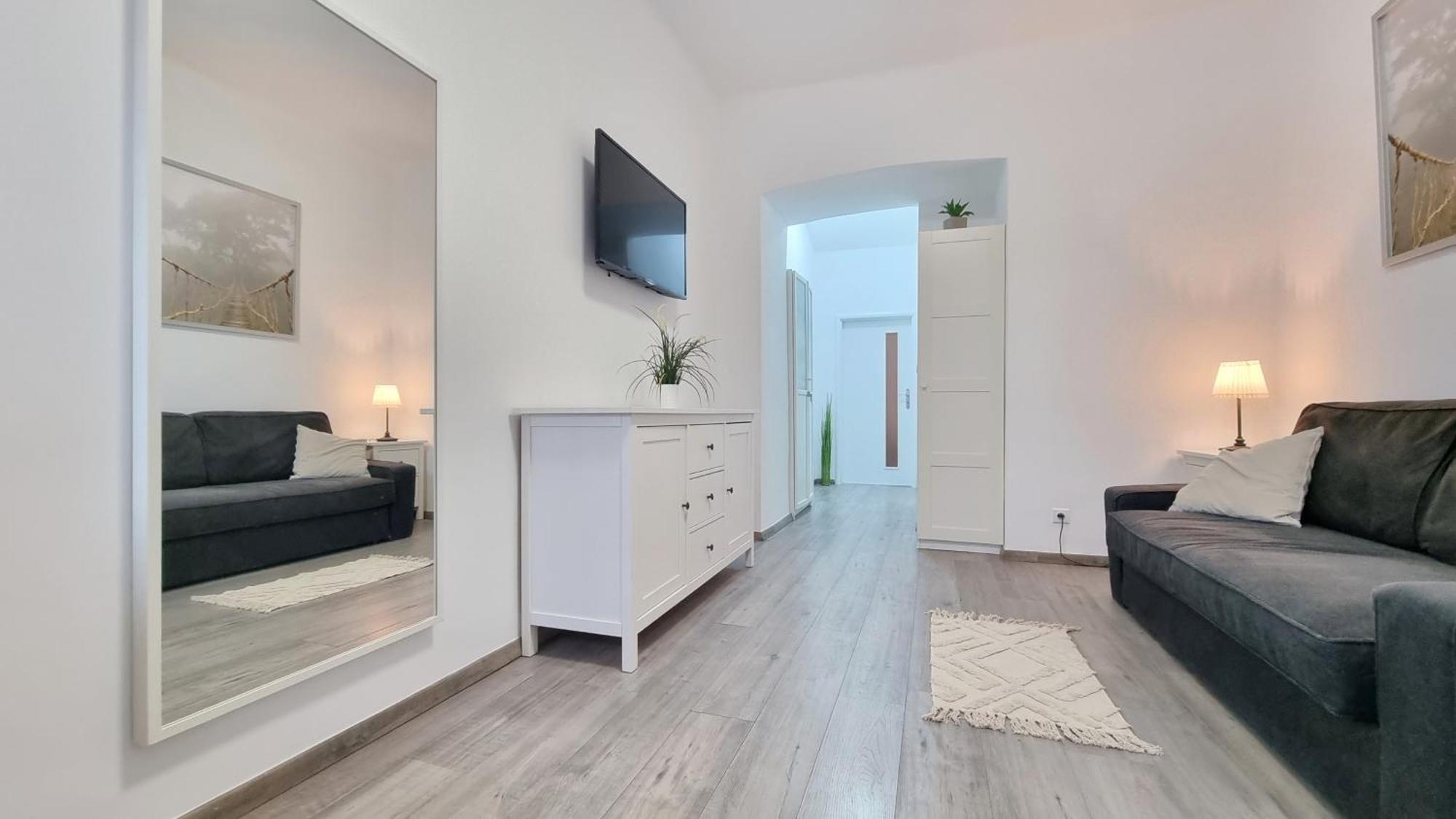 Finnem Rentals Florenc Praag Buitenkant foto