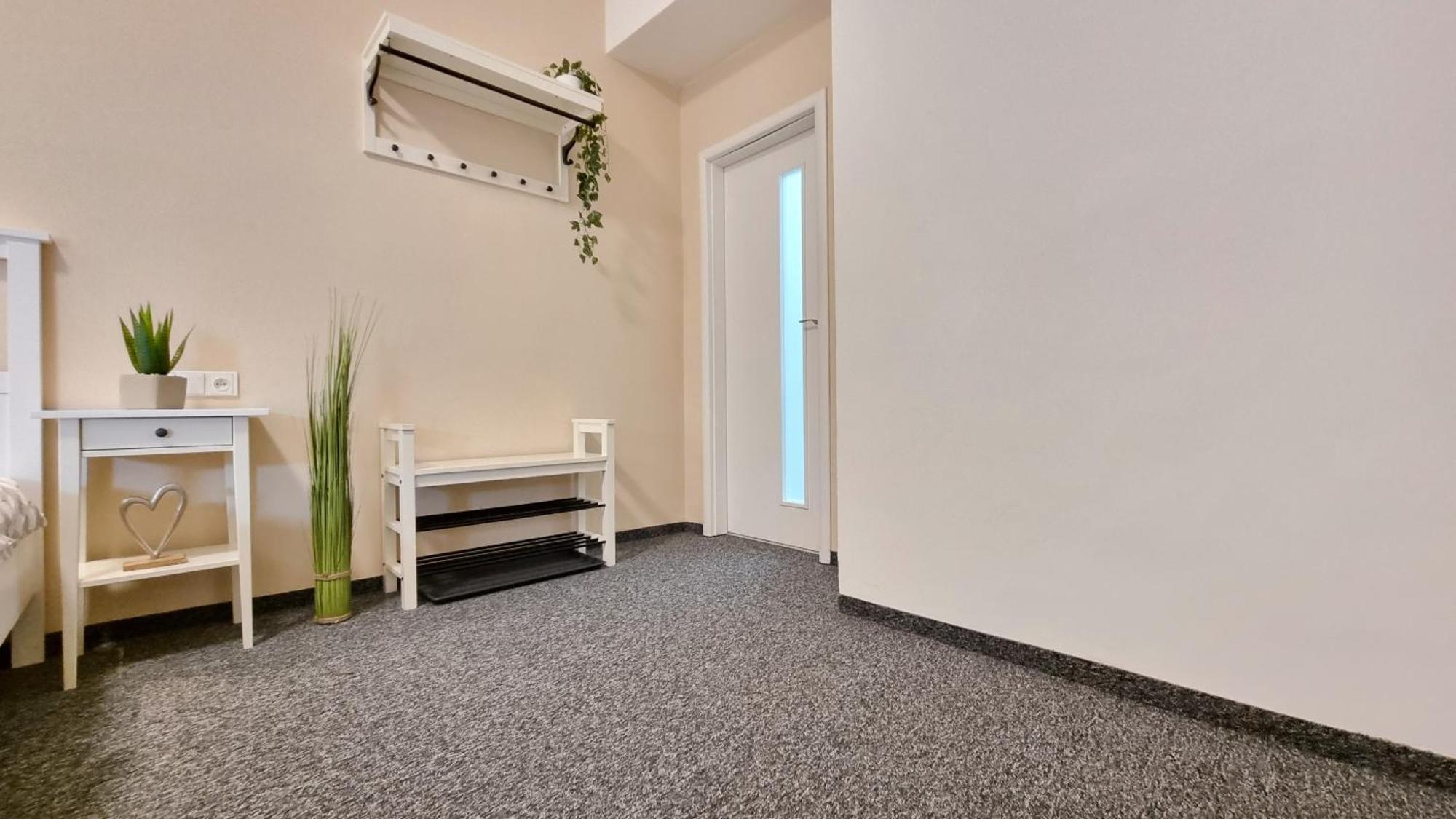 Finnem Rentals Florenc Praag Kamer foto
