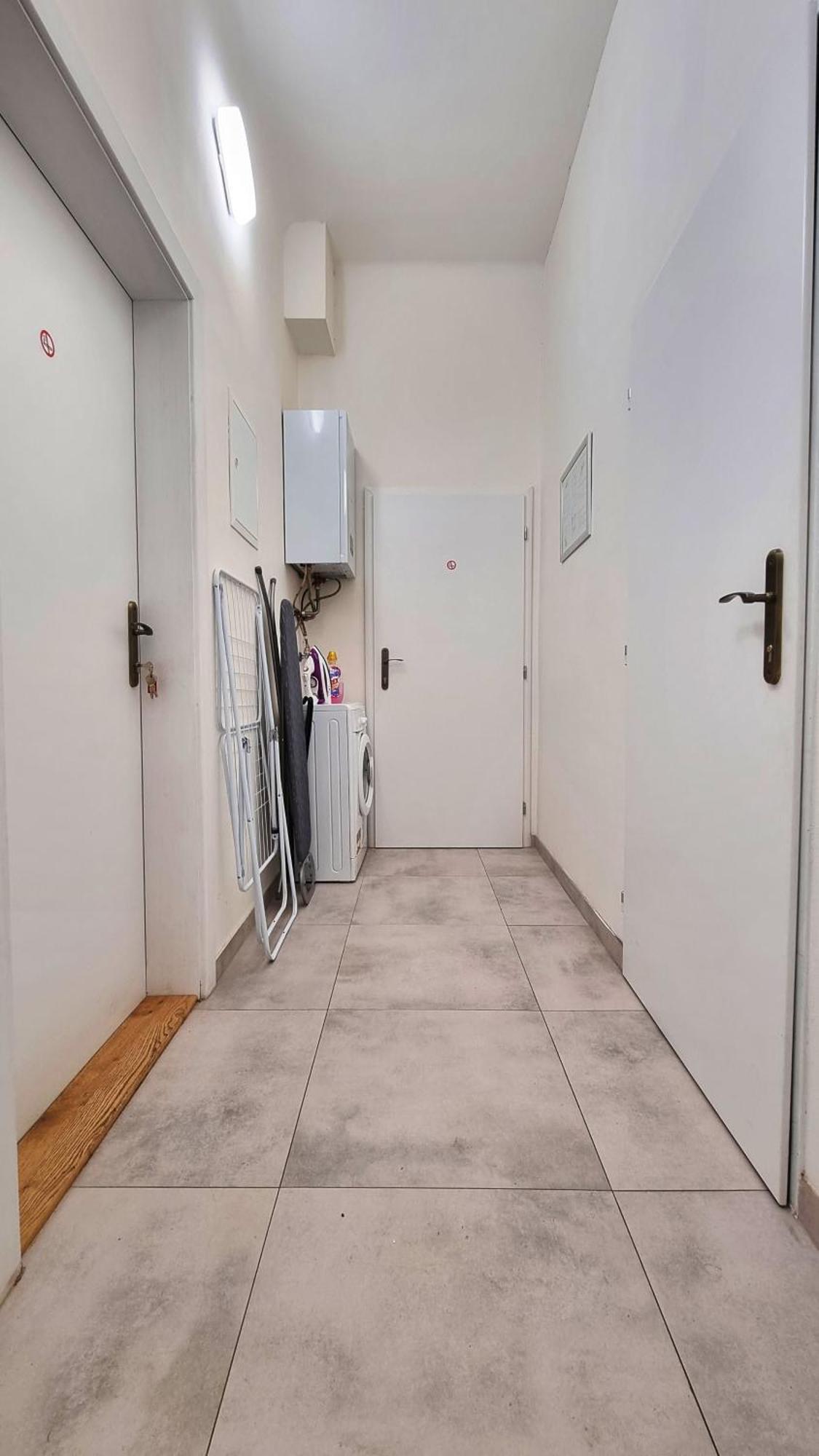 Finnem Rentals Florenc Praag Kamer foto